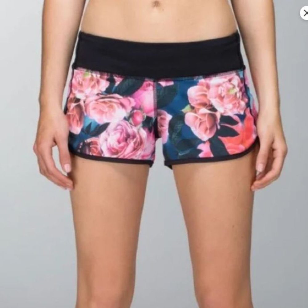 Lululemon Run: Speed Short *4-way Stretch Secret Garden / Black  2.5 inseam